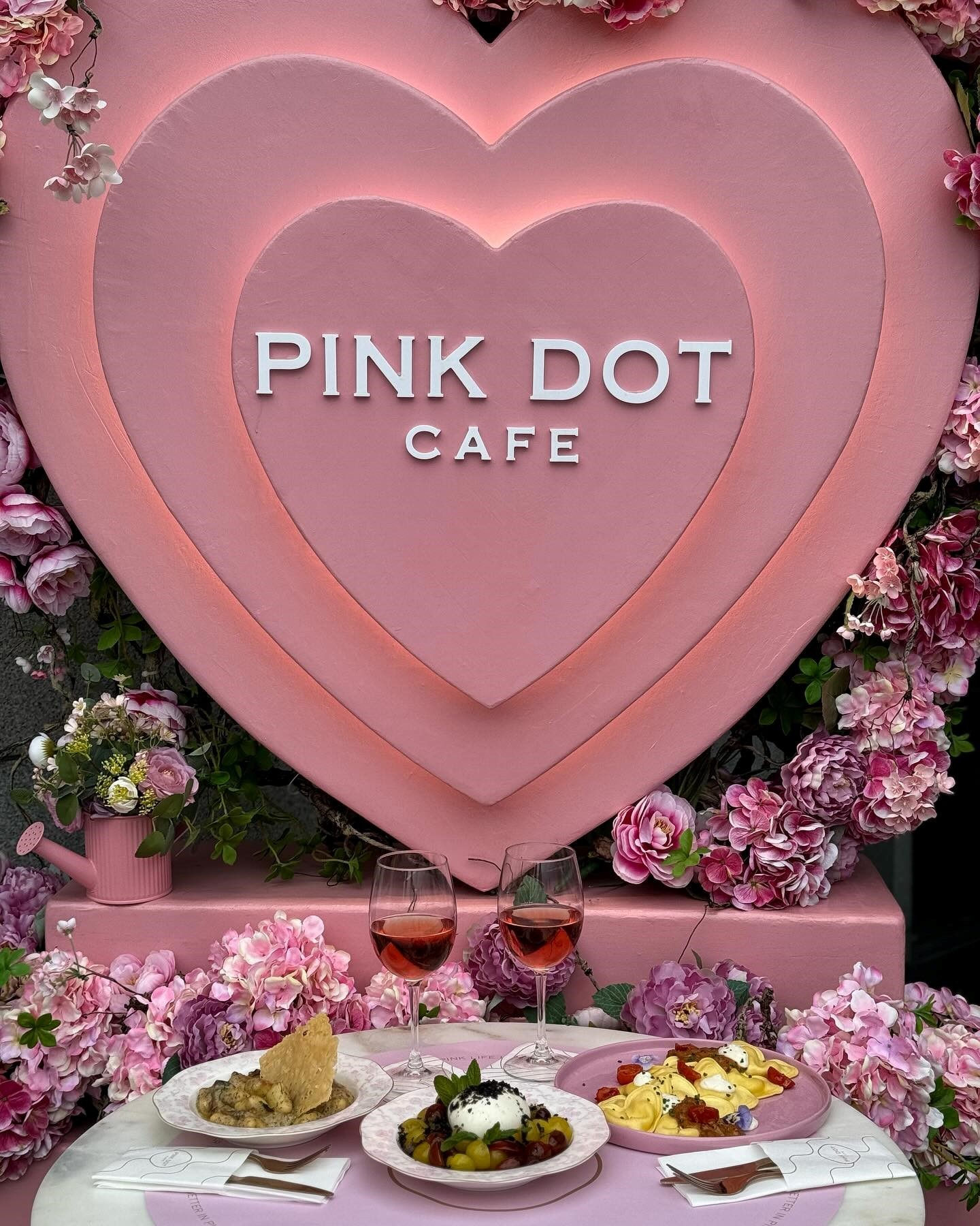 pink-dot-cafe11.jpg