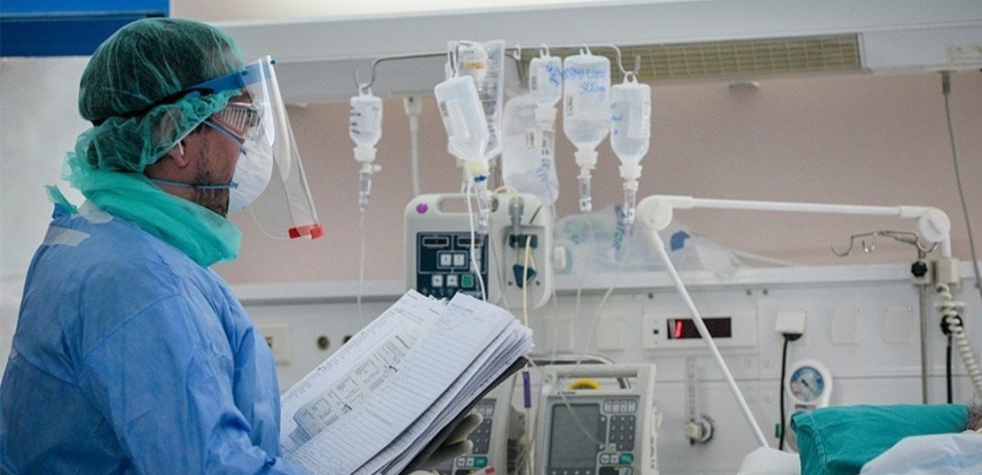 Κορονοϊός: 65 θάνατοι και 51 διασωληνωμένοι - Αύξηση της θετικότητας της γρίπης και 5 νέοι θάνατοι