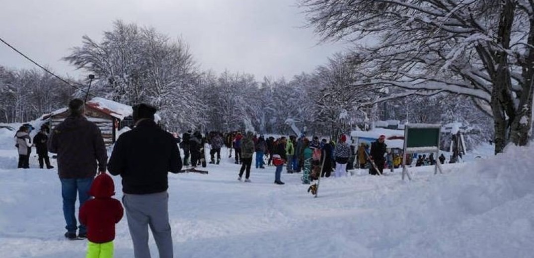 Πλήθος κόσμου στο χιονοδρομικό της Βασιλίτσας (Βίντεο)