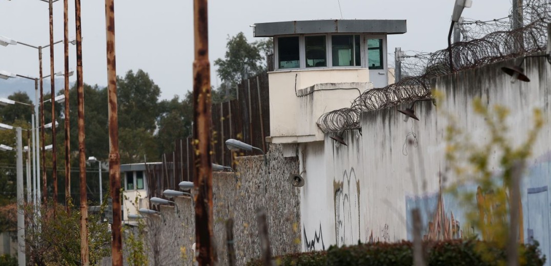 ΕΛΑΣ: Ναρκωτικά, κινητά και ένα μαχαίρι βρέθηκαν σε έφοδο στις φυλακές Κορυδαλλού