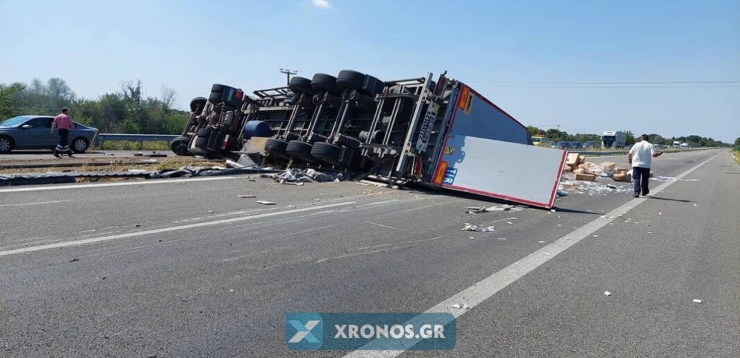 Κομοτηνή: Τροχαίο δυστύχημα από ανατροπή φορτηγού με ένα νεκρό