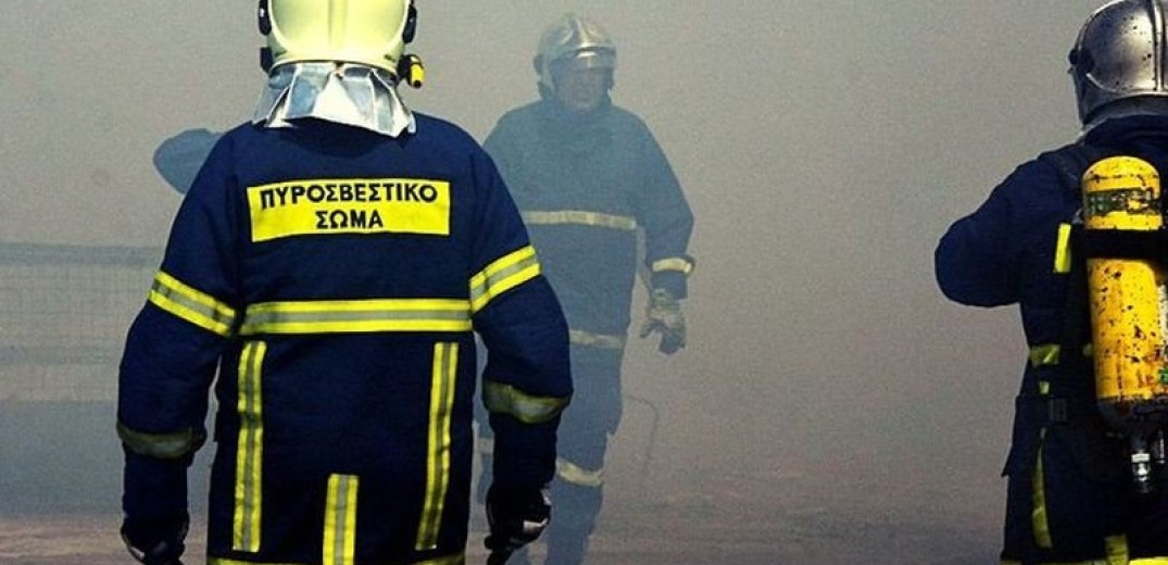 Πυρκαγιά σε αγροτική έκταση στην Αγία Τριάδα Βοιωτίας - Σηκώθηκαν και εναέρια μέσα
