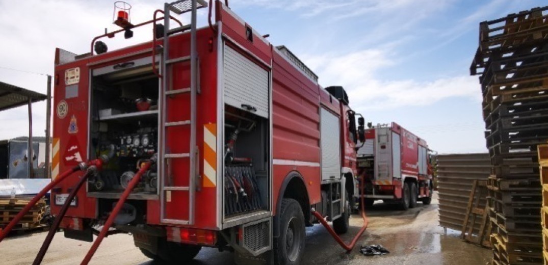 Θεσσαλονίκη: Φωτιά σε εταιρεία με ανακυκλώσιμα υλικά στο Καλοχώρι