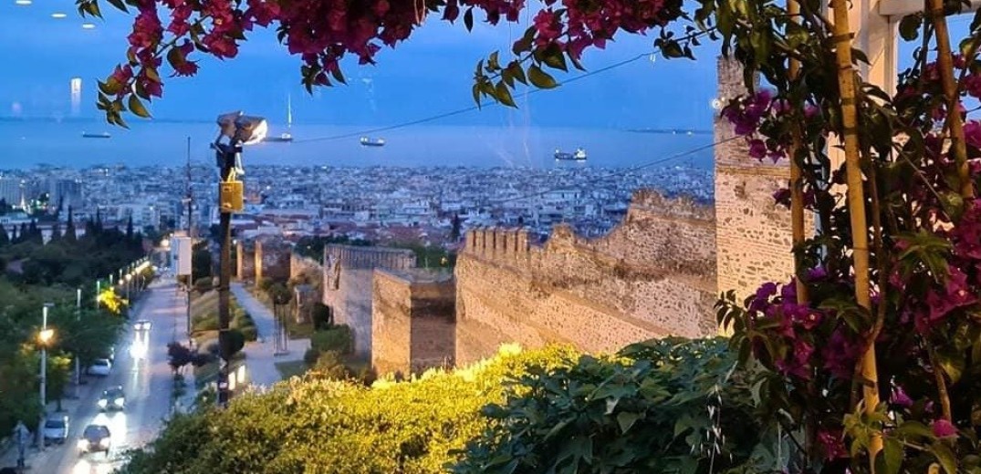 Αφιέρωμα: Έξοδος στη Θεσσαλονίκη με θέα στην Άνω Πόλη και τα Κάστρα - Γνωρίστε τα 10 + 1 από τα καλύτερα food & drink spots