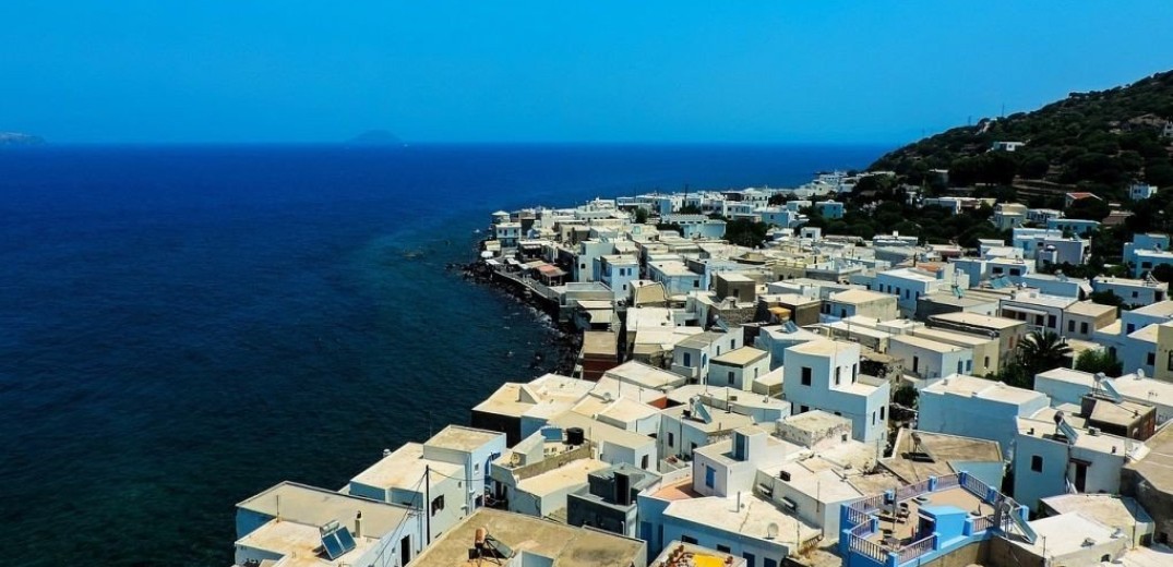 Daily Express: Ένα ελληνικό νησί το πιο ηλιόλουστο μέρος της Ευρώπης τον Μάιο