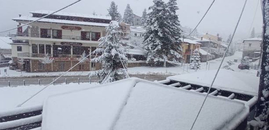Χιονίζει ασταμάτητα στο Σέλι: Στους 20 πόντους το χιόνι - Δείτε βίντεο και φωτογραφίες