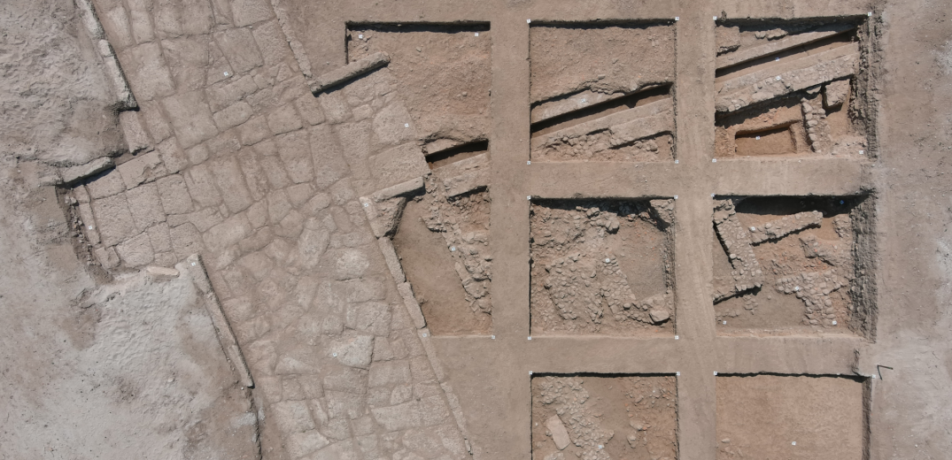 Αρχαίο Δίον: Αποκαλύφθηκε το βόρειο τμήμα του κεντρικού πλακόστρωτου δρόμου της πόλης (υπέροχες φωτό)