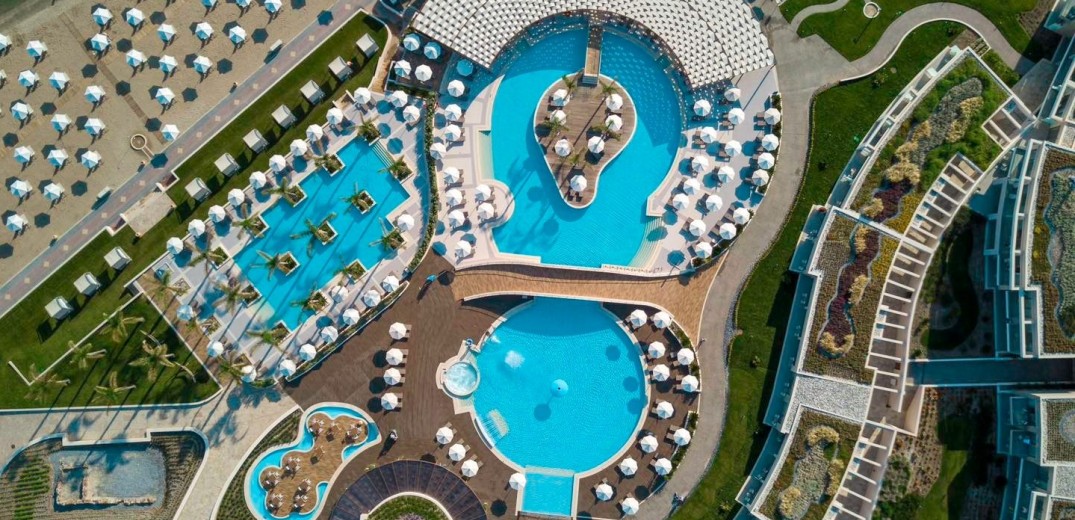 Miraggio Thermal Spa Resort: Εκθαμβωτική ομορφιά και μία όαση πολυτέλειας δίπλα στη θάλασσα