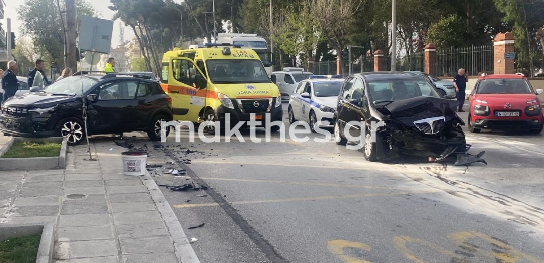 Θεσσαλονίκη: Τροχαίο ατύχημα στη Βασ. Όλγας - Δύο γυναίκες στο νοσοκομείο (βίντεο, φωτ.)