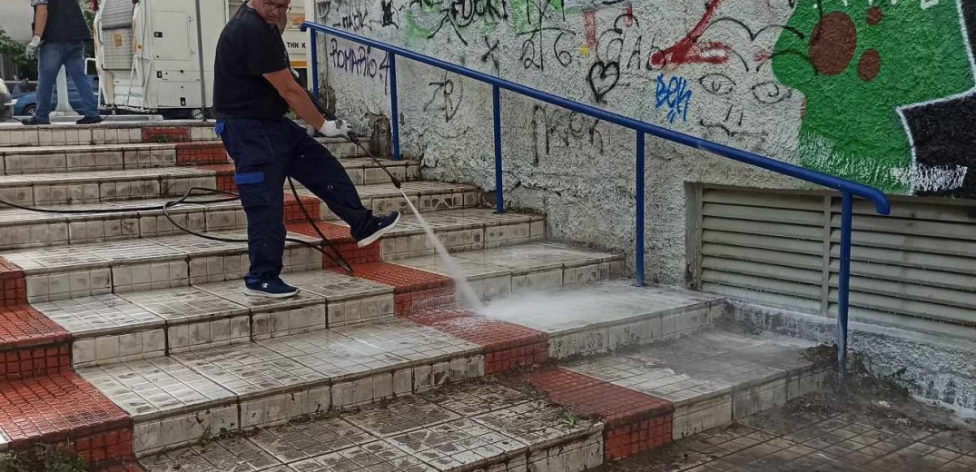 Συνεχίζονται οι καθαρισμοί και το πλύσιμο δημόσιων χώρων στον δήμο Αμπελοκήπων - Μενεμένης