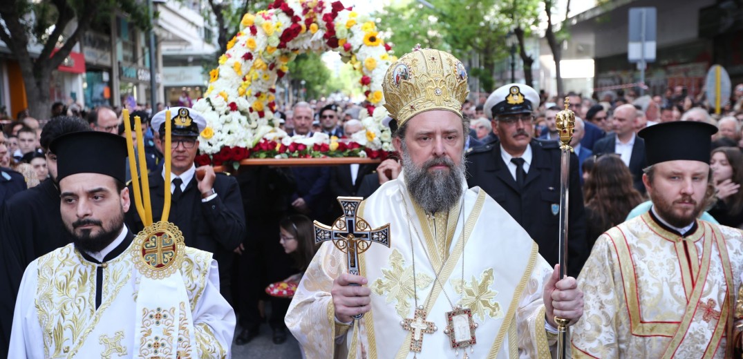 Θεσσαλονίκη: Μέγα πλήθος στην περιφορά του Επιταφίου του Αγίου Μηνά (βίντεο, φωτ.)