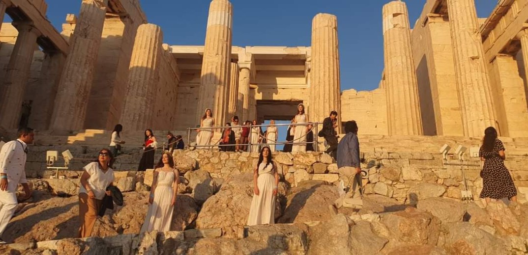 Αντιδράσεις για την... αρχαιοελληνική φωτογράφιση στην Ακρόπολη - Διατάχθηκε ΕΔΕ