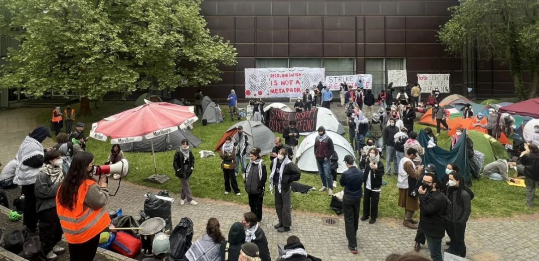 Βερολίνο: Κατάληψη από διαδηλωτές σε χώρο του Ελεύθερου Πανεπιστημίου - Συνθήματα κατά του Ισραήλ (βίντεο)