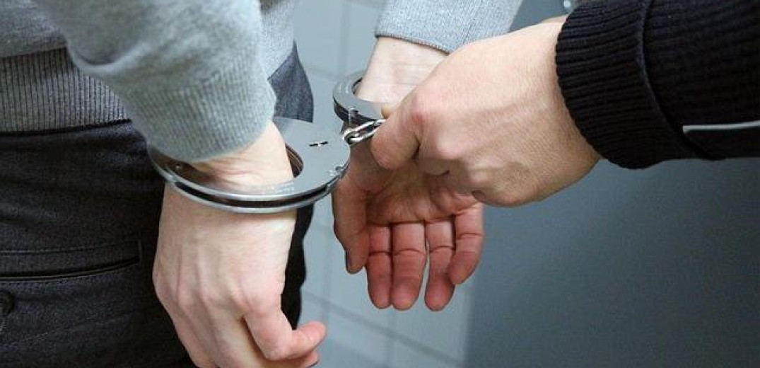 Θεσσαλονίκη: Τον «τσάκωσαν» την ώρα που παραλάμβανε φάκελο με κοκαΐνη από το Ηνωμένο Βασίλειο