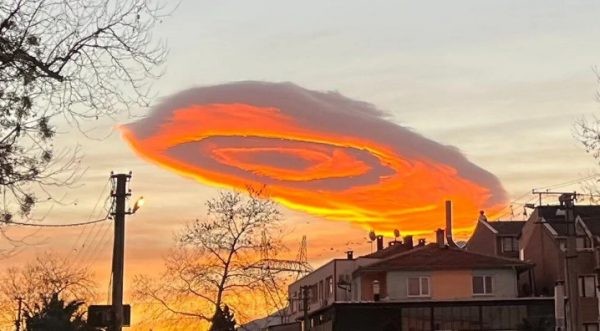 ufo-cloud-5-600x331.jpg