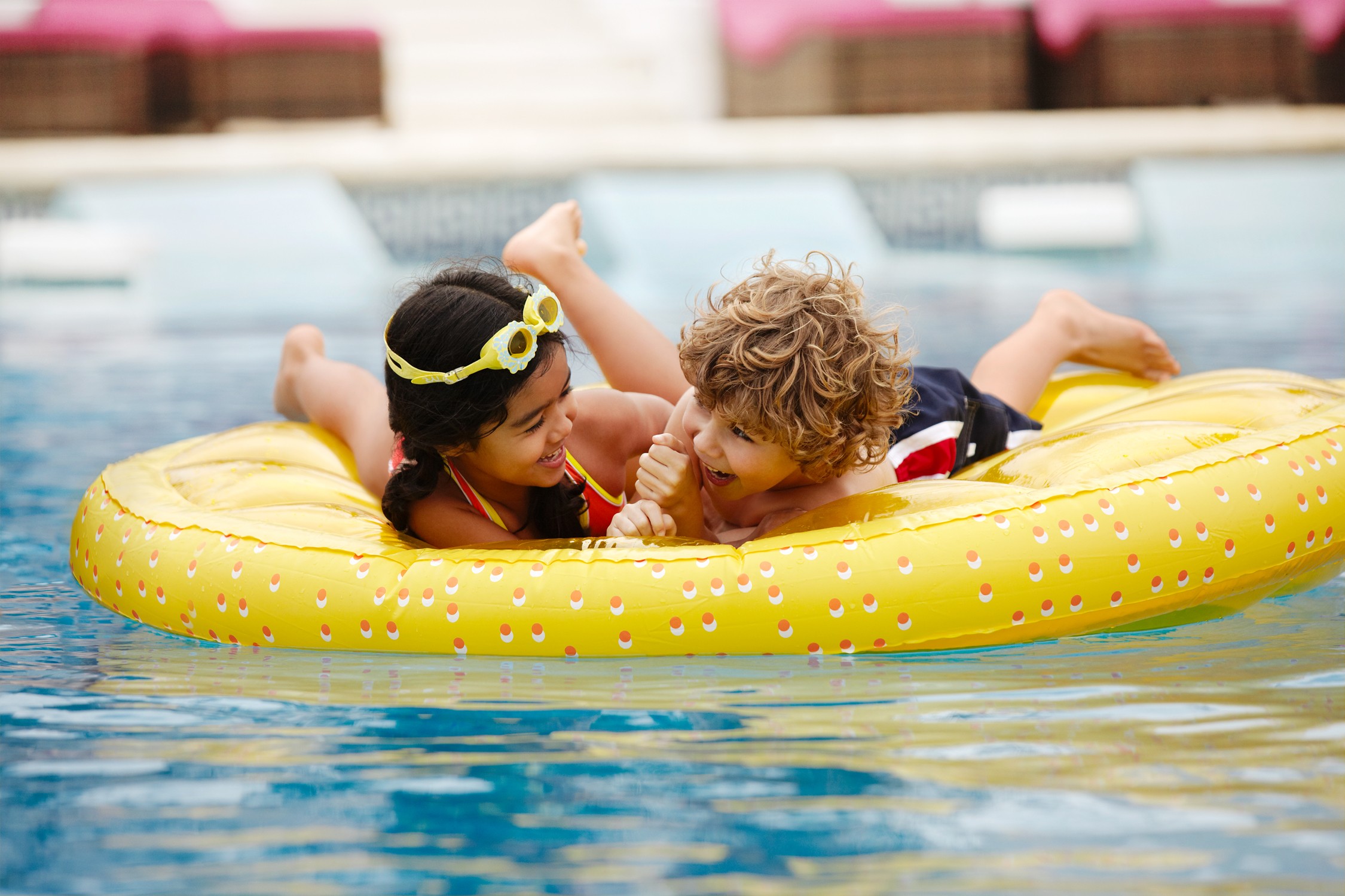 kids-raft-pool-40714-med.jpg
