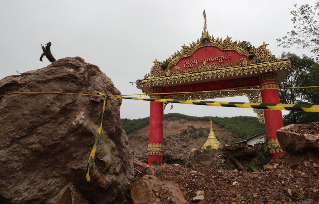 myanmar-katolisthiseis-katastrofes-plimmires.jpg