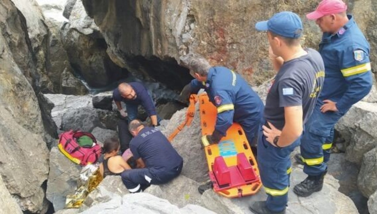 Κασσάνδρα: Αγωνιώδης διάσωση 40χρονου τουρίστα που έπεσε από βράχια