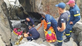 Κασσάνδρα: Αγωνιώδης διάσωση 40χρονου τουρίστα που έπεσε από βράχια