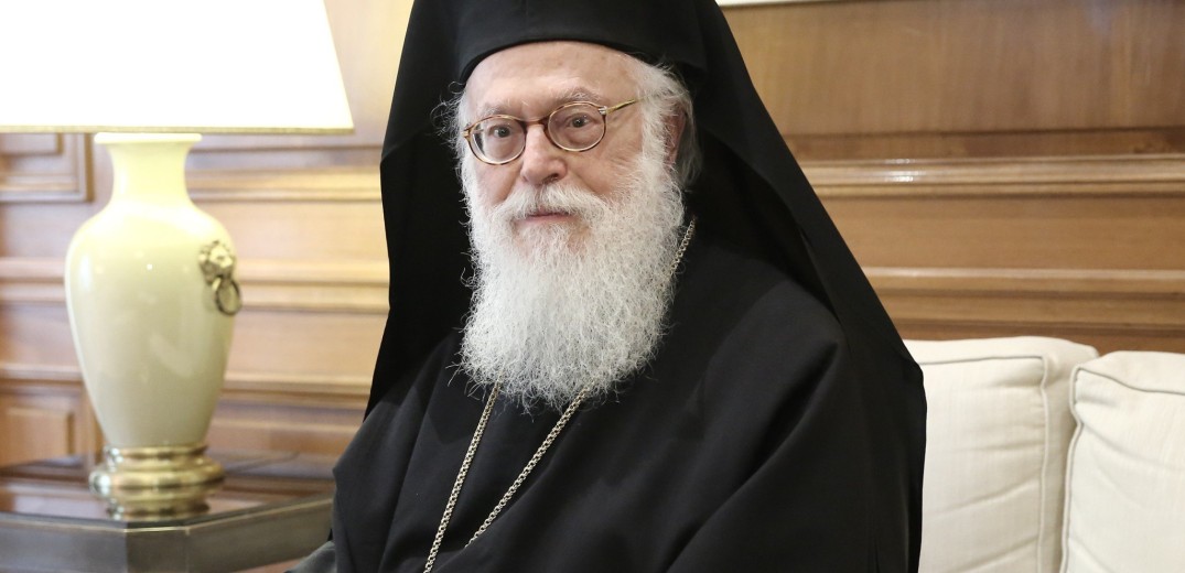 Συγκλονισμένος με το δυστύχημα στα Τέμπη και ανήσυχος για τις παραλείψεις ο αρχιεπίσκοπος Αλβανίας