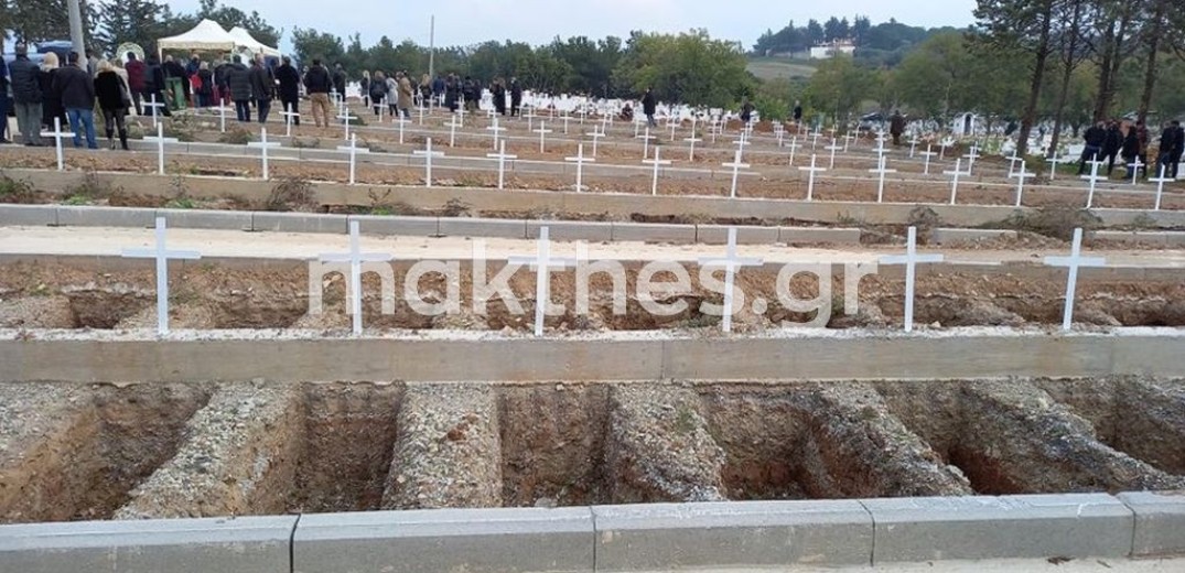 Φρικιαστικές εικόνες από τα κοιμητήρια της Θέρμης - Άνοιξαν 249 νέους τάφους (φωτ.)