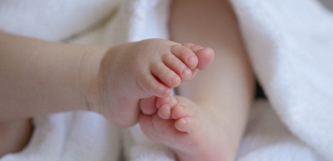 Βρετανία: Μωρό εκ γενετής κωφό ξαναβρήκε την ακοή του χάρη σε πρωτοπόρα γονιδιακή θεραπεία