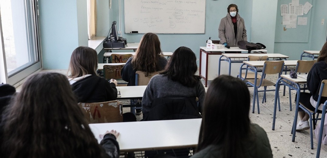 Κορoνοϊός: Mε νέα πρωτόκολλα η επιστροφή των μαθητών στα σχολεία - Τι θα γίνει με μάσκα και self test