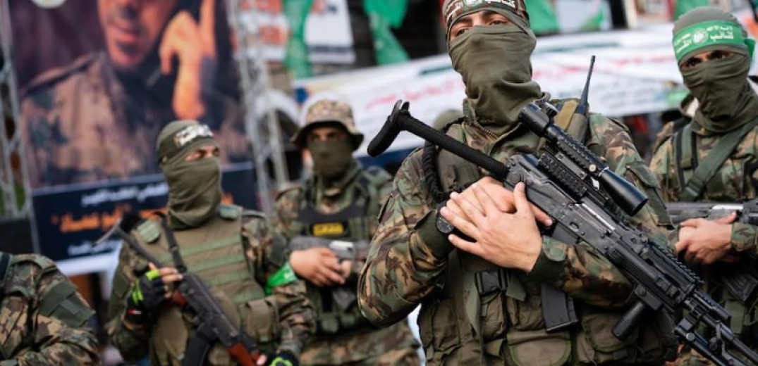 Χαμάς: Θα αρχίσει να εκτελεί αιχμάλωτους εάν το Ισραήλ συνεχίσει τους βομβαρδισμούς κατοικιών στη Γάζα