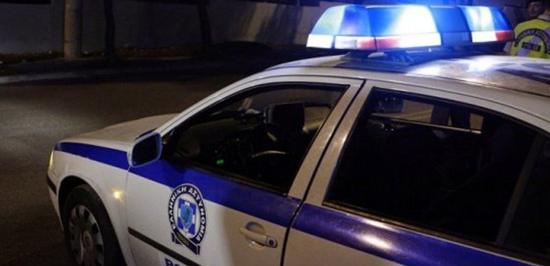 Άγιος Κοσμάς Αττικής: Συνέλαβαν αλλοδαπό για οπλοκατοχή και αντιποίηση αρχής