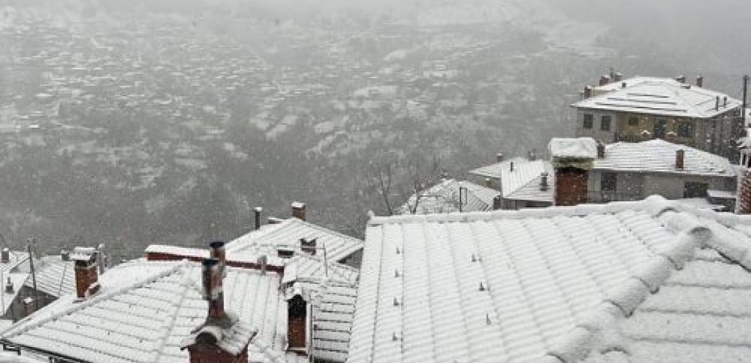 Έπεσαν τα πρώτα χιόνια στα ορεινά της Ηπείρου - Στα λευκά το Μέτσοβο