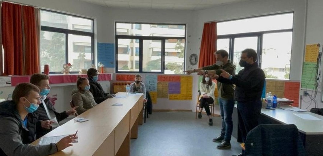 Συνάντηση του γ.γ. Κοινωνικής Αλληλεγγύης με κωφούς και βαρήκοους μαθητές πρόσφυγες από την Ουκρανία