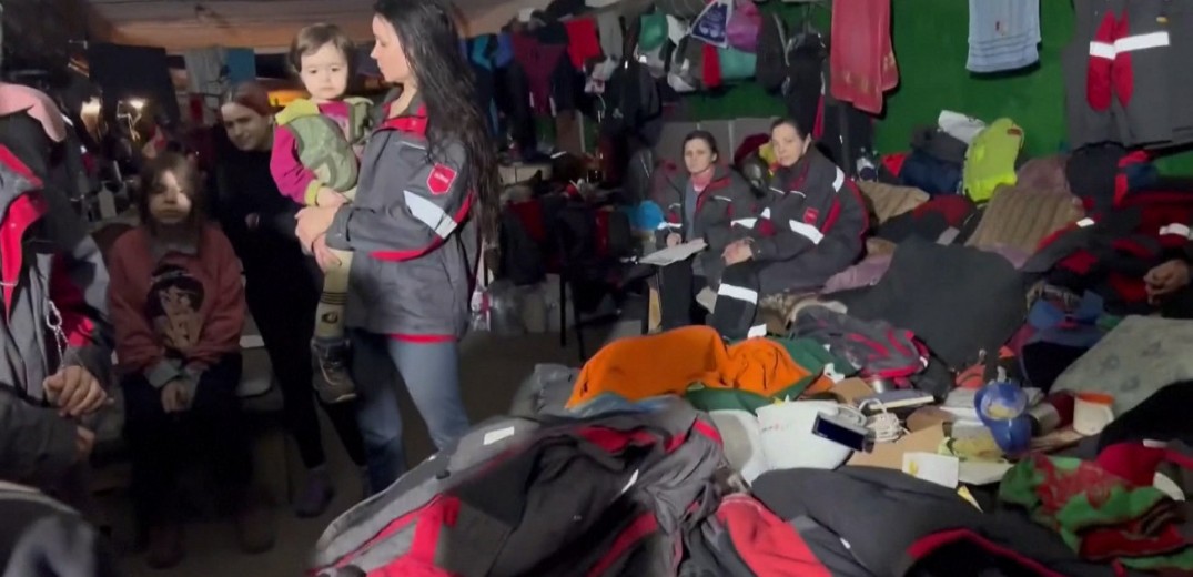 Σοκ κι ανατριχίλα για τους εγκλωβισμένους στα υπόγεια του Αζοφστάλ - Αποκαλυπτικό βίντεο του Guardian