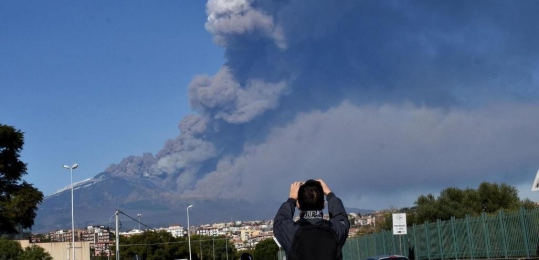 Ιταλία: Κλειστό το αεροδρόμιο της Κατάνια λόγω της νέας έκρηξης της Αίτνας