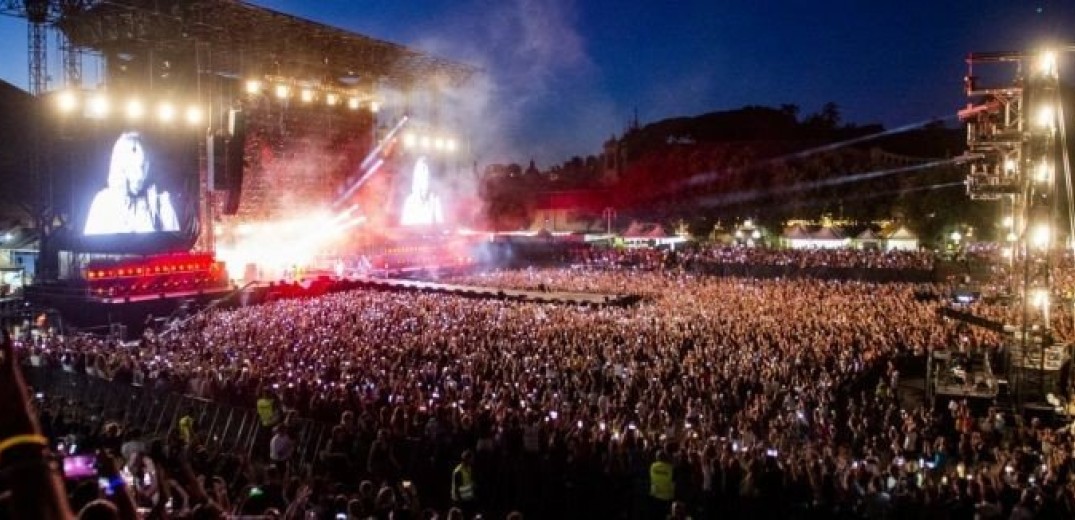 Ρώμη: Πάνω από 70.000 θεατές χωρίς μάσκα στη συναυλία των Maneskin - Αντιδράσεις του υπ. Υγείας