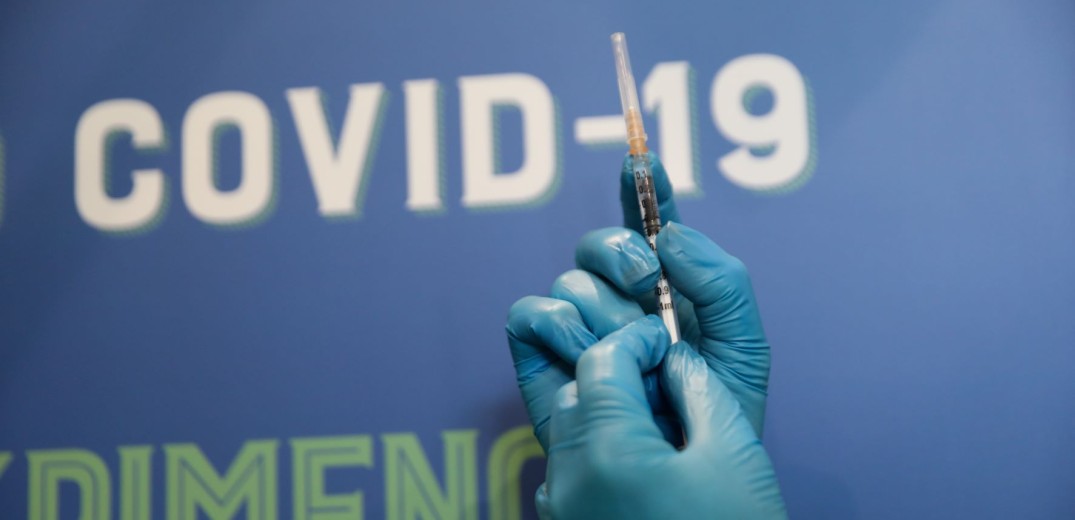 Έξι στους δέκα Θεσσαλονικείς... έτοιμοι να εμβολιαστούν με ένα «νέο» εμβόλιο που θα καλύπτει τις μεταλλάξεις