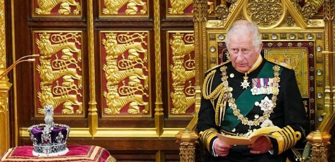 Ο Κάρολος θέλει να βάλει τους Βρετανούς να ορκιστούν... πίστη
