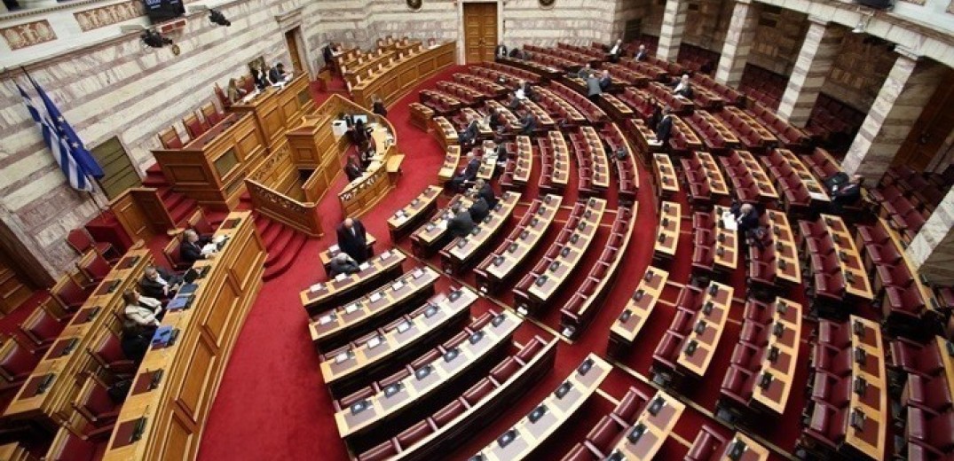 Βουλή:  «Είπε ο γάιδαρος τον πετεινό κεφάλα» - Ανέβηκαν οι τόνοι ανάμεσα σε Γιαννακοπούλου-Ραγκούση