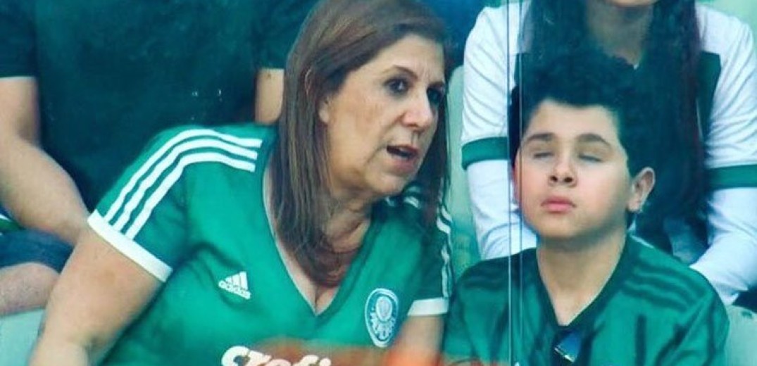 Σίλβια Γκρέκο: Η καλύτερη φίλαθλος του κόσμου βοηθάει τον τυφλό γιο της να απολαύσει το ποδόσφαιρο (βίντεο)
