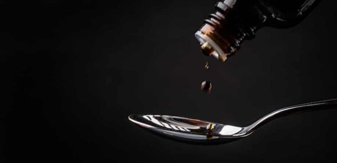 «Θα γίνουμε ποτέ καλά φέτος;»: Μέχρι και από σιρόπι Depon ξέμειναν τα φαρμακεία 