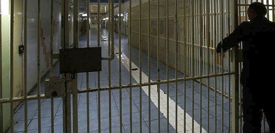 Κρατούμενος στις φυλακές Λάρισας έραψε το στόμα του