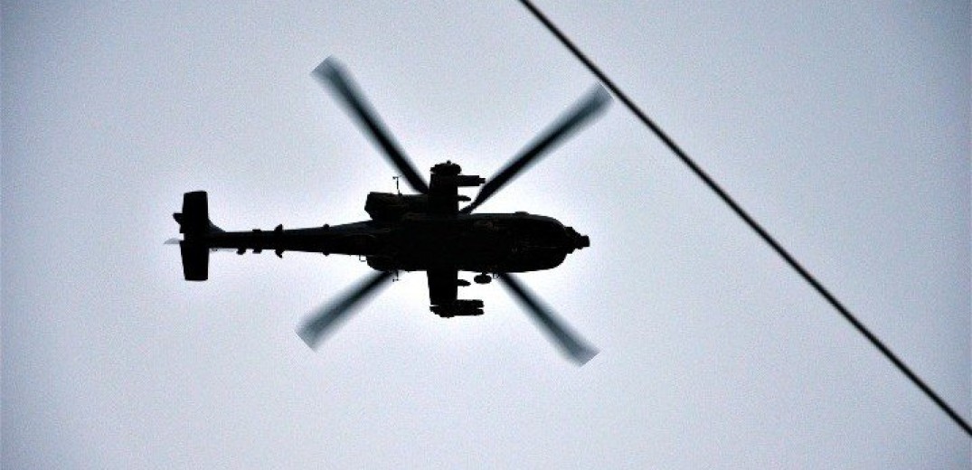 Άμυνα: Επίδειξη του αμερικανικού ελικοπτέρου Black Hawk στις ελληνικές ένοπλες δυνάμεις