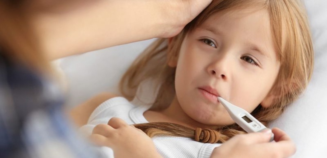 «Θερίζουν» οι ιώσεις – Σε έξαρση οι παιδικές πνευμονίες (βίντεο)