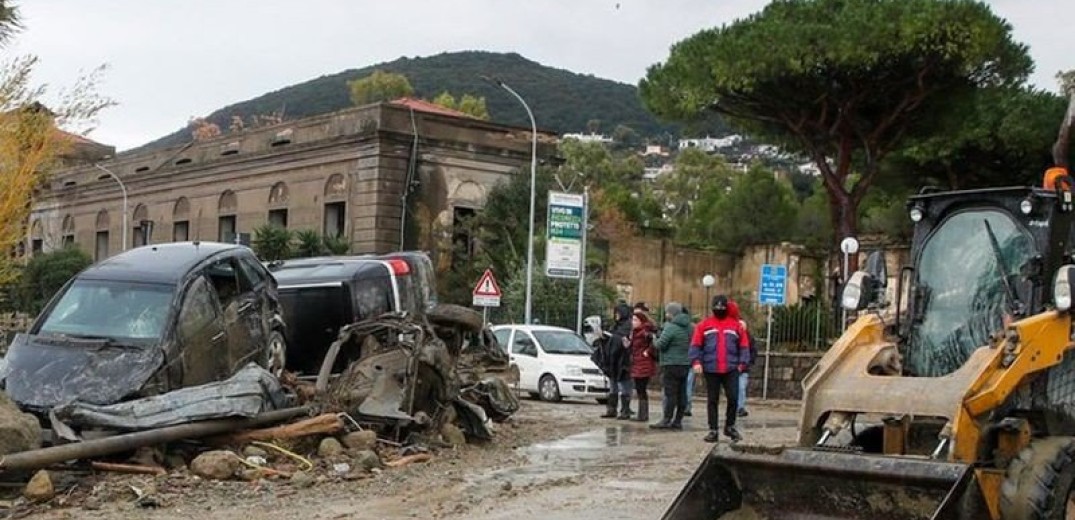 Αγωνία και πένθος στην Ιταλία: Μία νεκρή και 11 αγνοούμενοι στην Ίσκια από την κακοκαιρία (βίντεο)