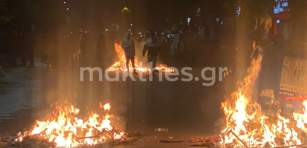 Πυροβολισμός 16χρονου: Νύχτα έντασης στη δυτική Θεσσαλονίκη με φωτιές από Ρομά στην Εγνατία Οδό - Φθορές και σε οχήματα