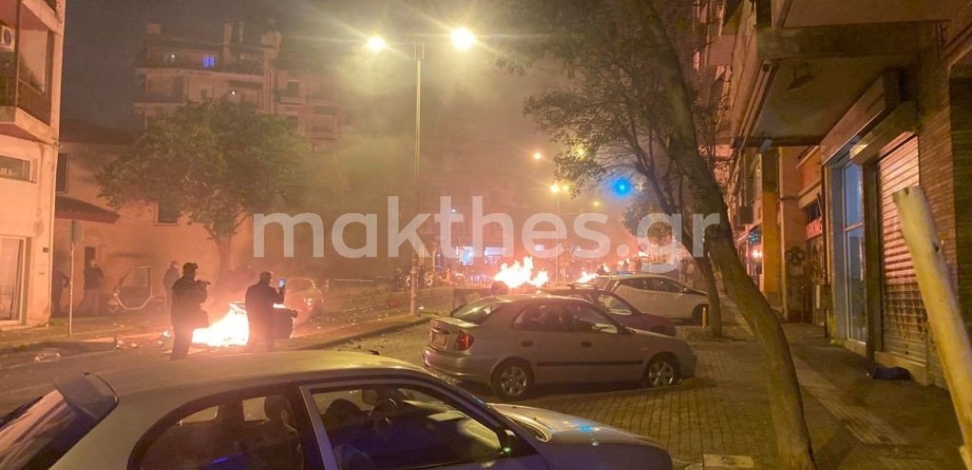 Ανακοίνωσε 16 προσαγωγές και 2 τραυματίες η αστυνομία μετά τα επεισόδια στη Θεσσαλονίκη