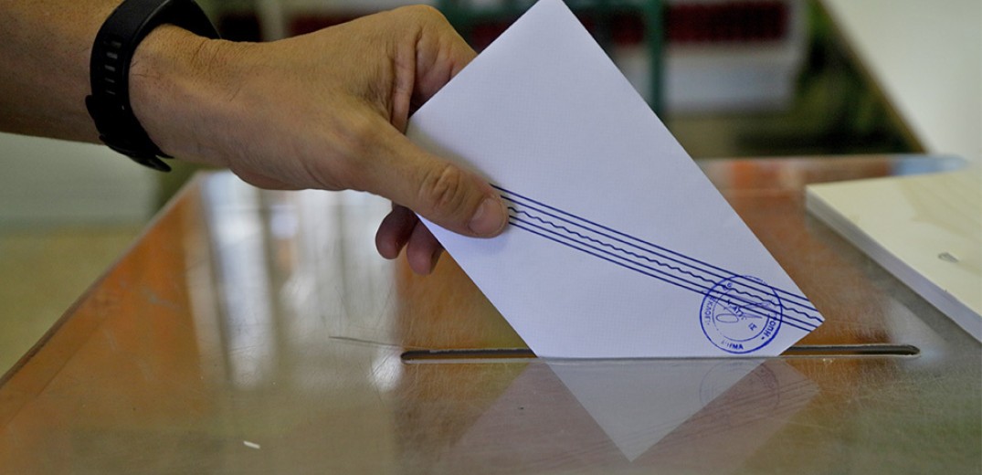 Δημοσκόπηση: Πού «κλειδώνει» η διαφορά ΝΔ με ΣΥΡΙΖΑ - Ποια κόμματα βγαίνουν κερδισμένα
