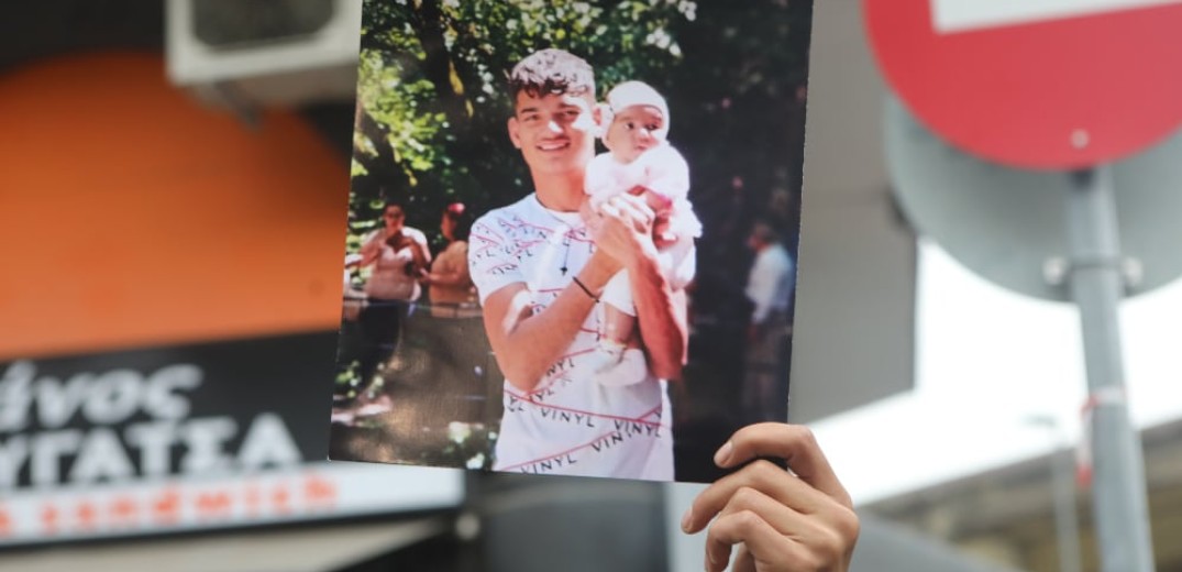 Θάνατος 16χρονου Ρομά: «Θέλουμε αυτός ο άνθρωπος να προφυλακιστεί», λέει ξάδελφος του Κ. Φραγκούλη (βίντεο)