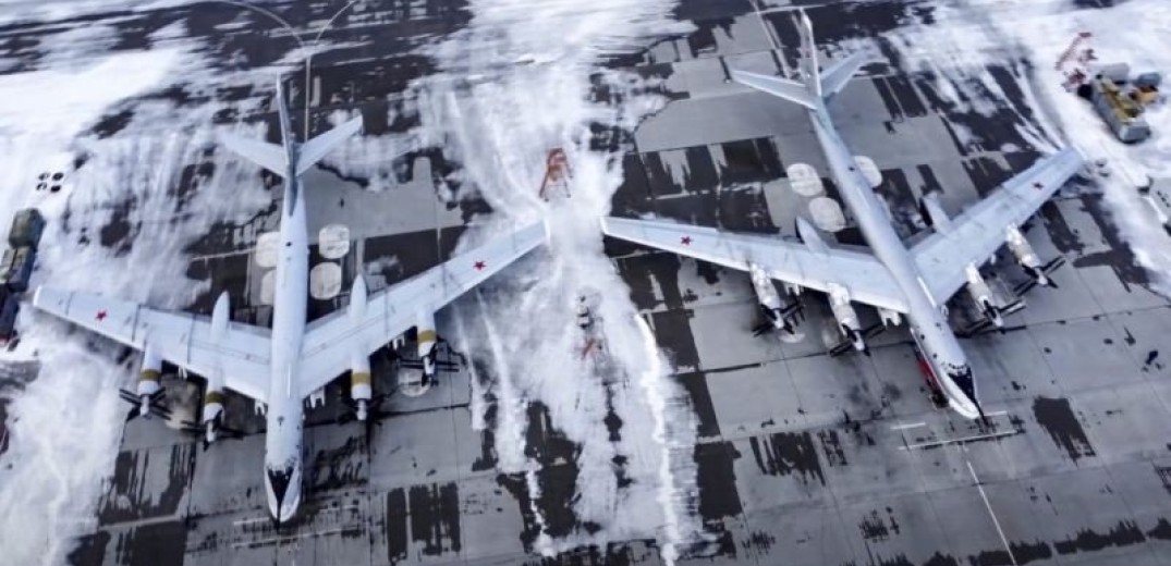 Ρωσία: Ουκρανική αεροπορική επίθεση με drone στη ρωσική βάση Ένγκελς - Τρεις νεκροί από την πτώση συντριμμιών (βίντεο)