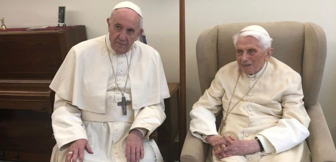 Πάπας Φραγκίσκος: Προσευχηθείτε για τον πρώην πάπα Βενέδικτο – Είναι πολύ άρρωστος