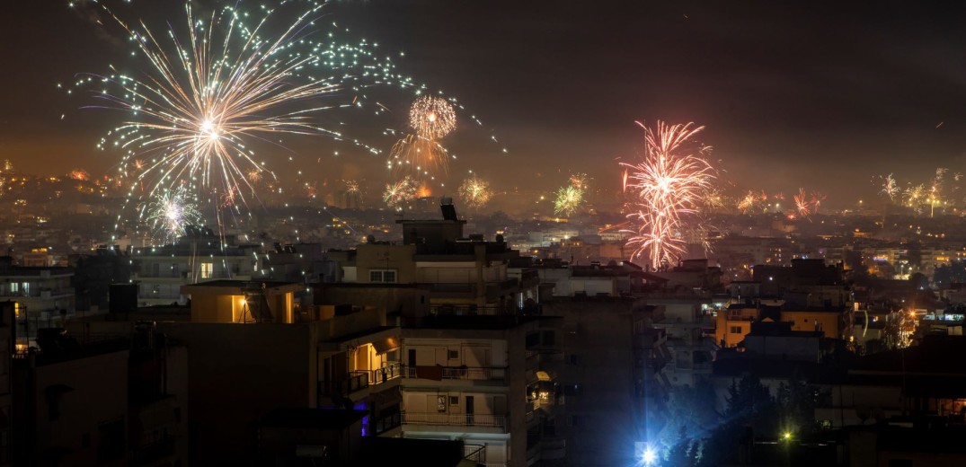 Θεσσαλονίκη: Η πρώτη νύχτα του νέου χρόνου έγινε... μέρα (βίντεο, φωτ.)